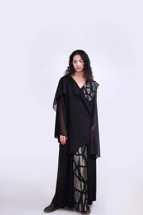 樂山師范學院美術(shù)學院2020屆服裝與服飾設計專業(yè)畢業(yè)作品展 時尚與地域文化的交融