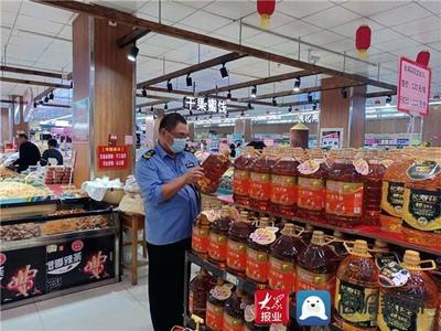 陽(yáng)信溫店市場(chǎng)監(jiān)管所積極開(kāi)展雙節(jié)期間食品安全及價(jià)格監(jiān)督專(zhuān)項(xiàng)整治活動(dòng)
