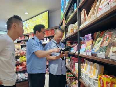 市市場(chǎng)監(jiān)管局積極推進(jìn)食品流通領(lǐng)域“守底線、查隱患、保安全”專項(xiàng)行動(dòng)